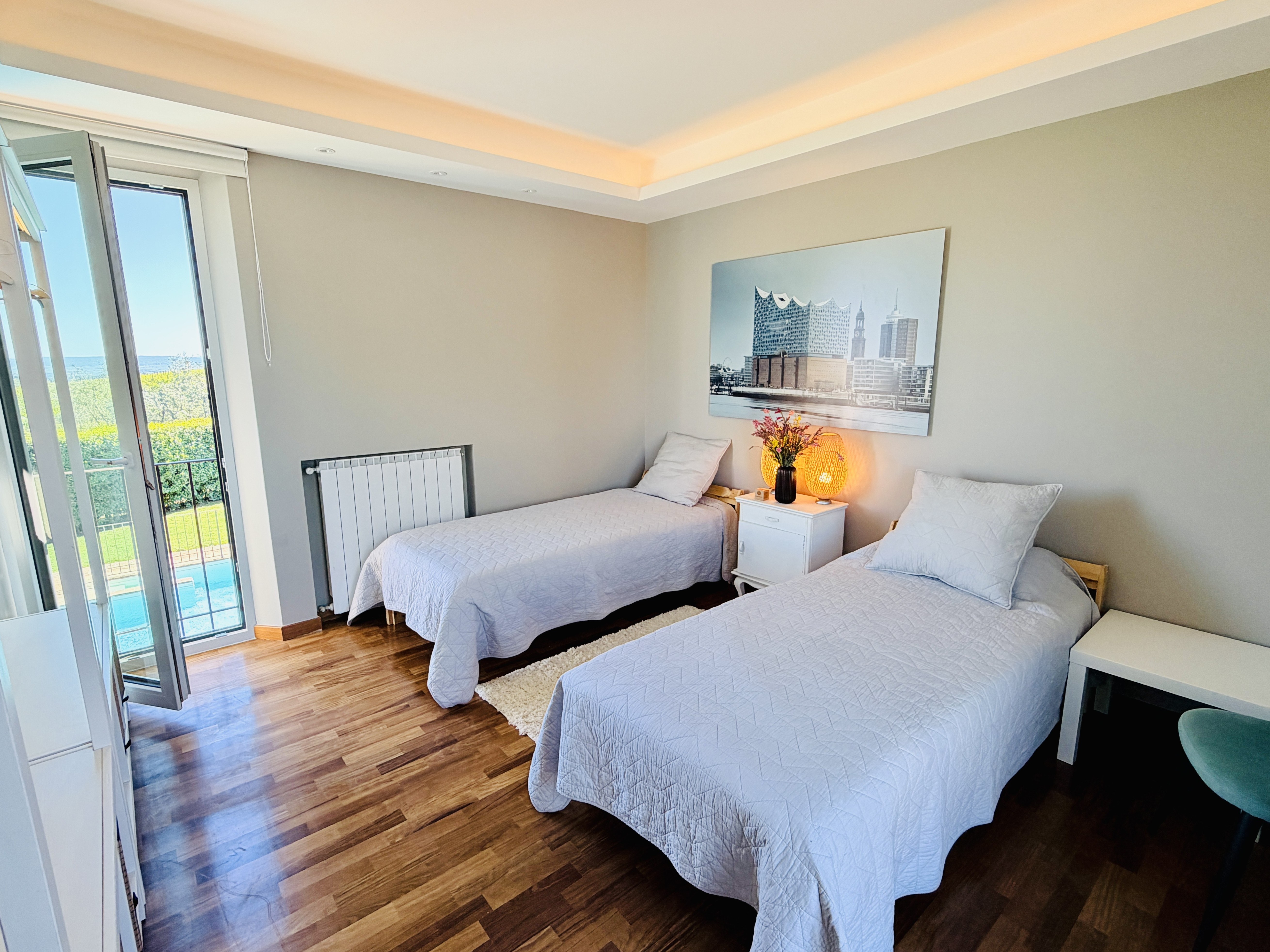Bedroom 4 with twin beds and pool view